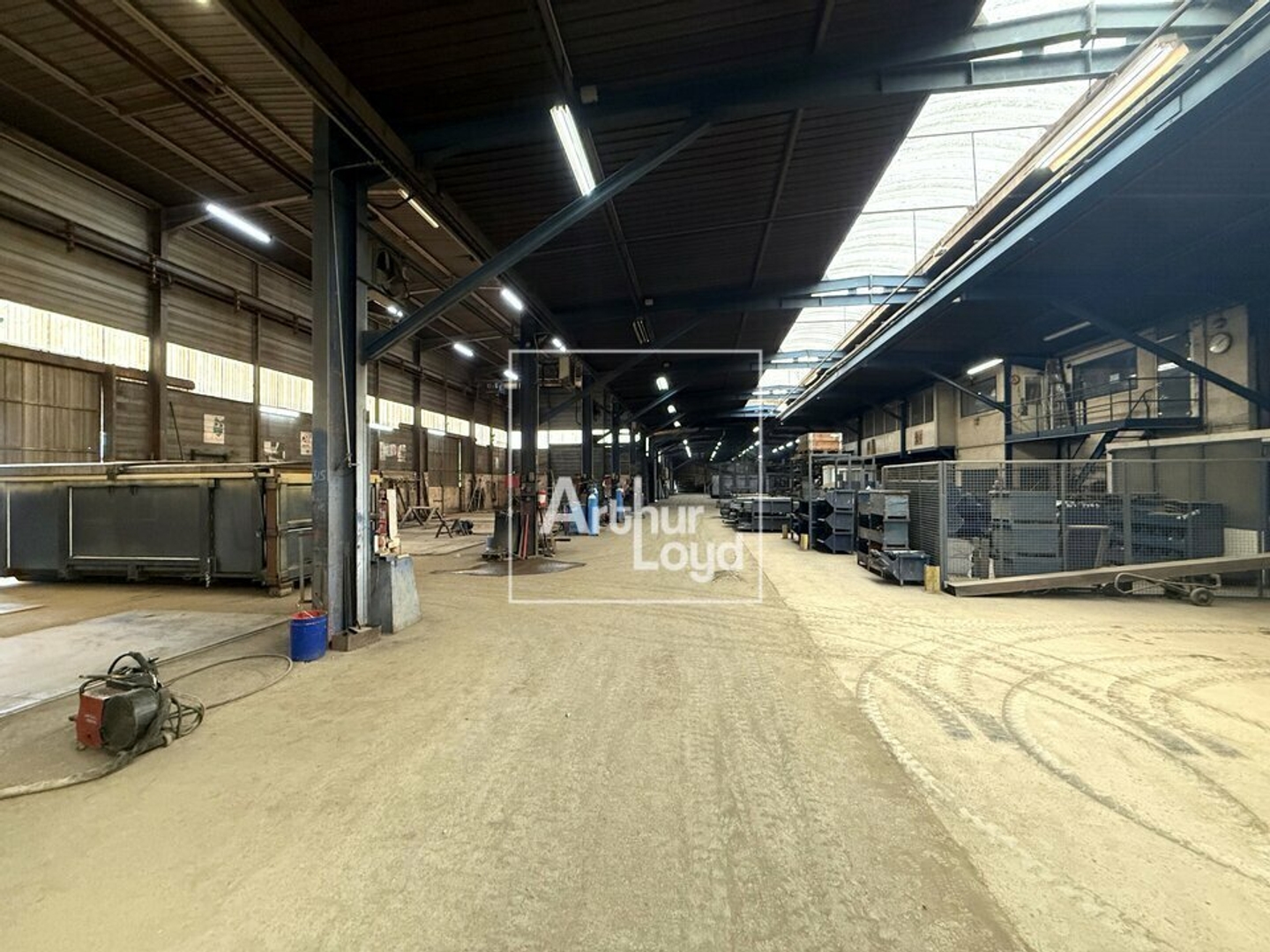 LOCAL D'ACTIVITE - ENTREPÔT A VENDRE
