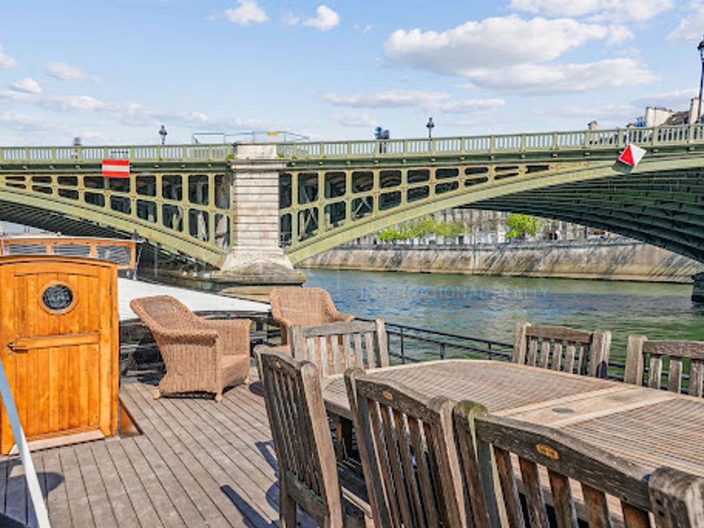 Péniche 5 pièces 210 m²