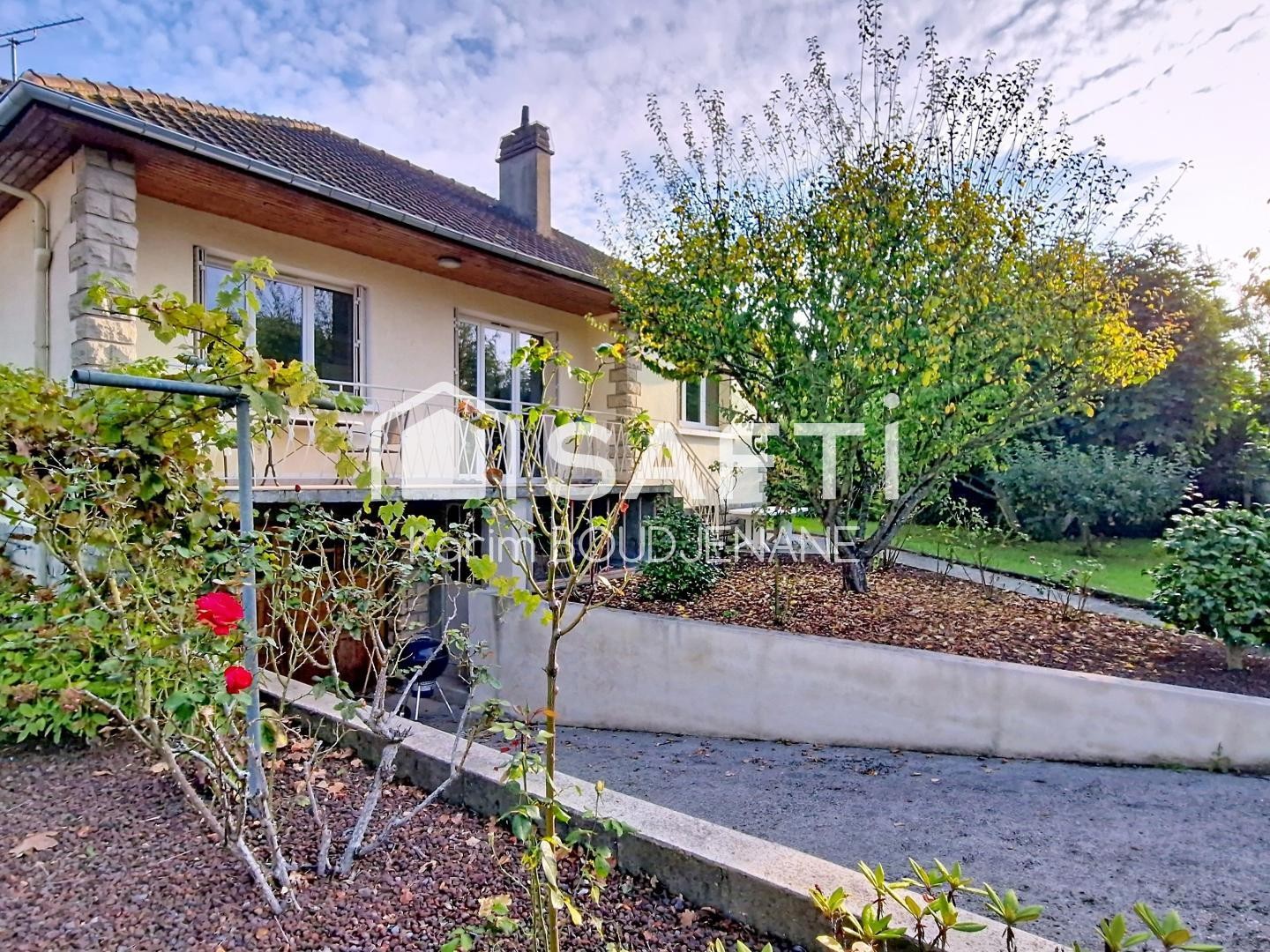 Maison individuelle, sous sol total, 2 chambres, 1 000 m2 de terrain...