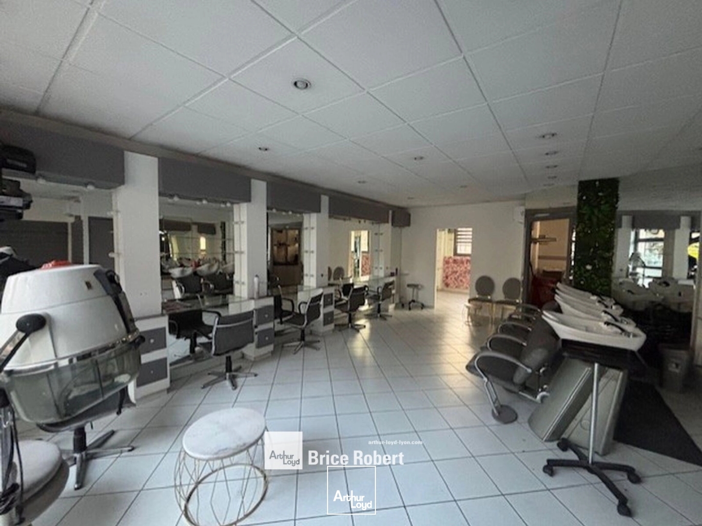 Vente local commercial Lyon 8 surface modulable et visibilité axe passant