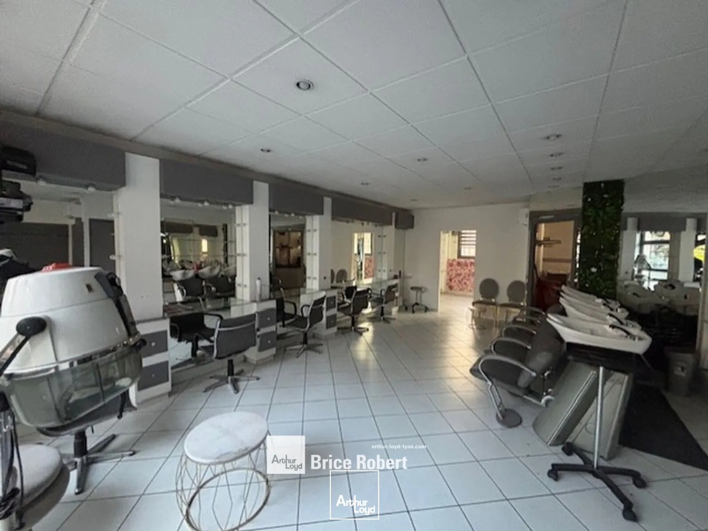 Vente local commercial Lyon 8 surface modulable et visibilité axe passant