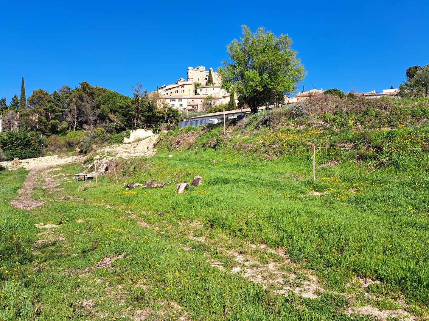 Terrain à vendre - 2000m2 - Le Barroux (84330)