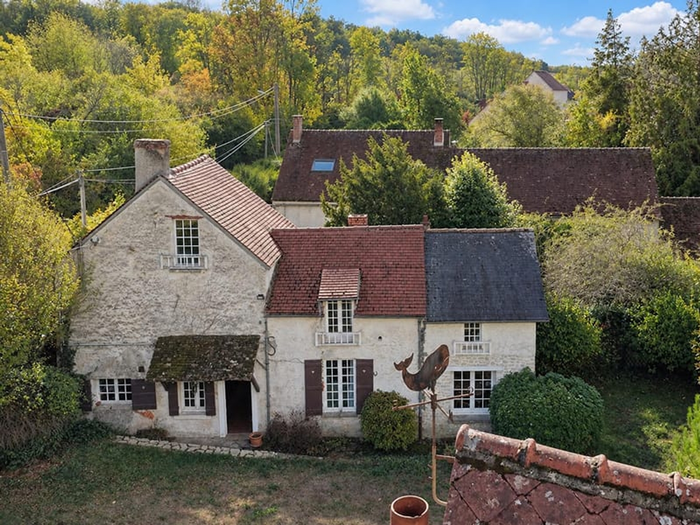 Maison de campagne avec grange dans un environnement calme et naturel