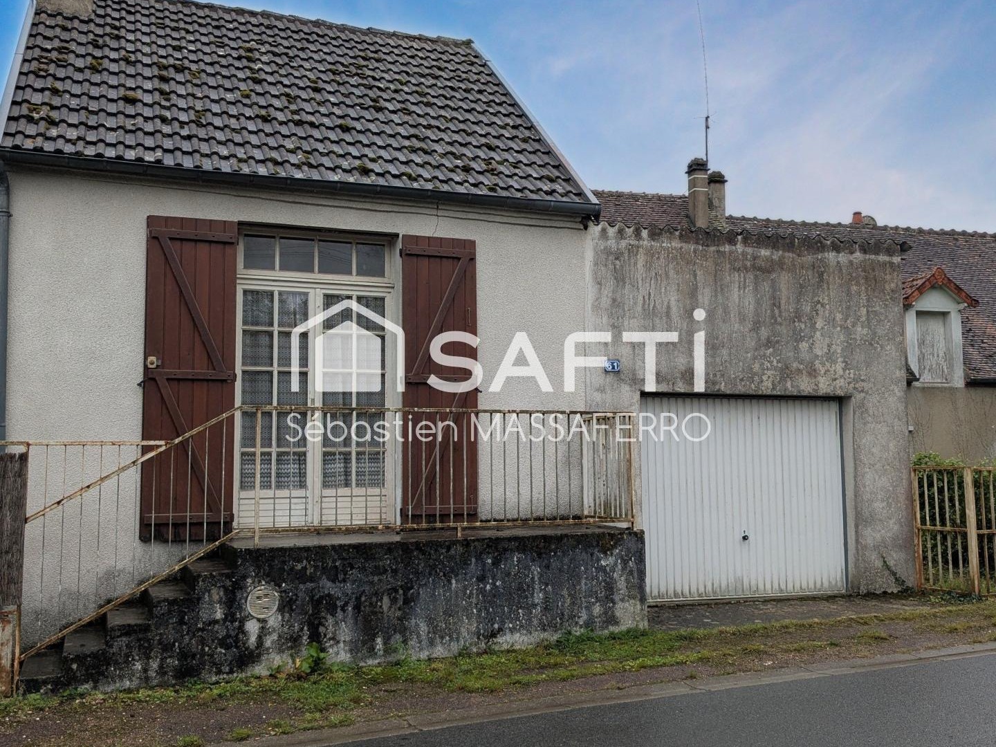 Maison à rénover avec garage, cave et dépendance