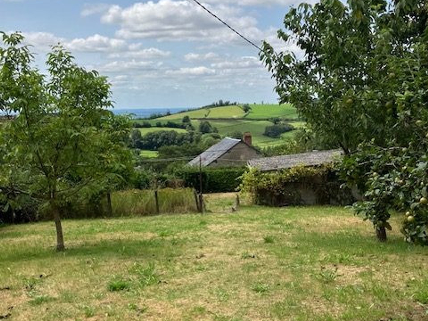 Immeuble à vendre - 3 pièces - 66m2 - Saint-Léger-De-Fo... (58120)