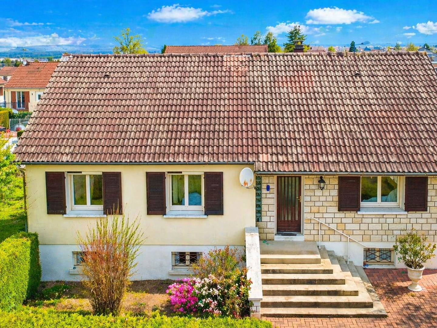Maison 4 chambres, Montapins, Garage, 2h30 PARIS,proche commerces et écoles,NEVERS