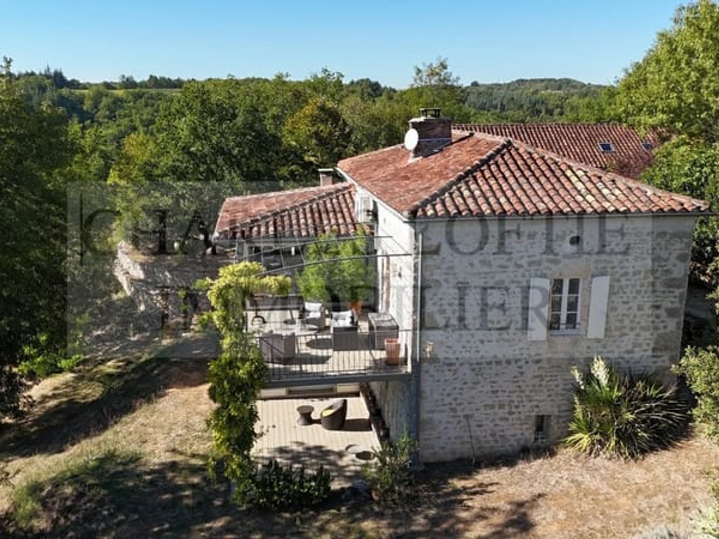 Maison à vendre - 14 pièces - 390m2 - Puy-L'évêque (46700)