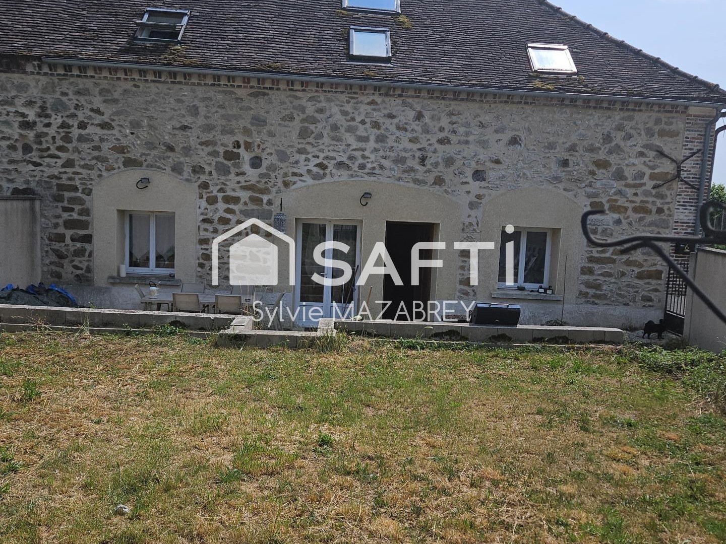 Ancienne bergerie divisée et entièrement rénovée