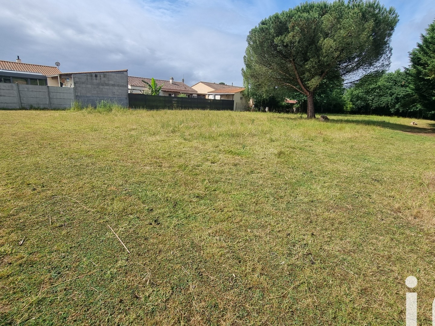 Terrain 1240 m²