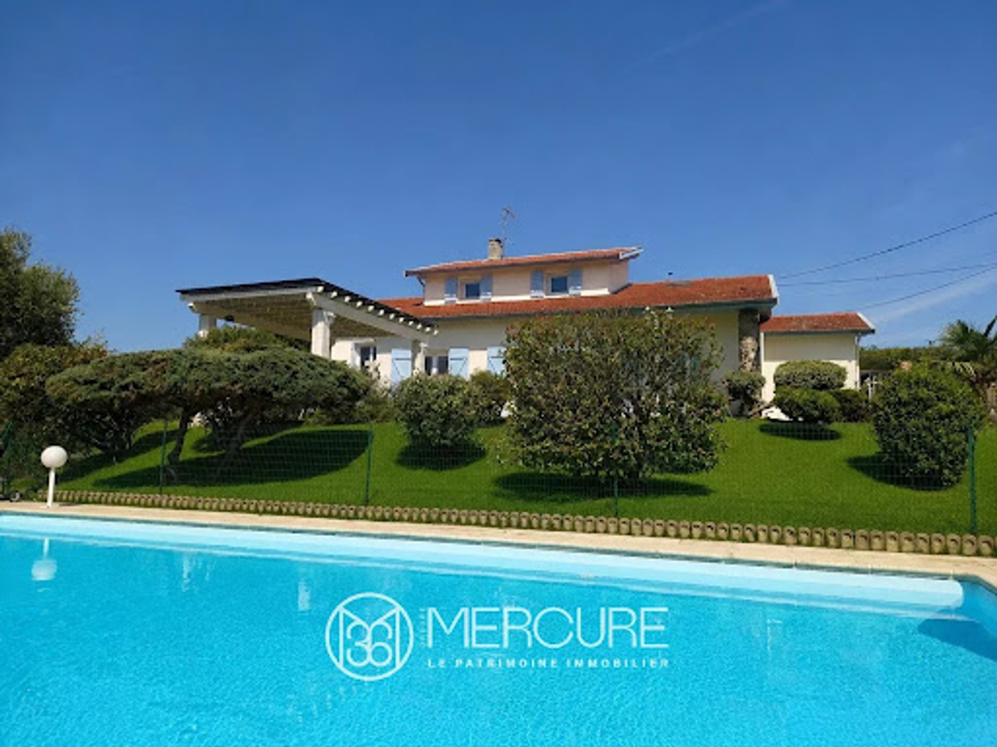 Maison à vendre - 7 pièces - 162m2 - Saint-Désirat (07340)