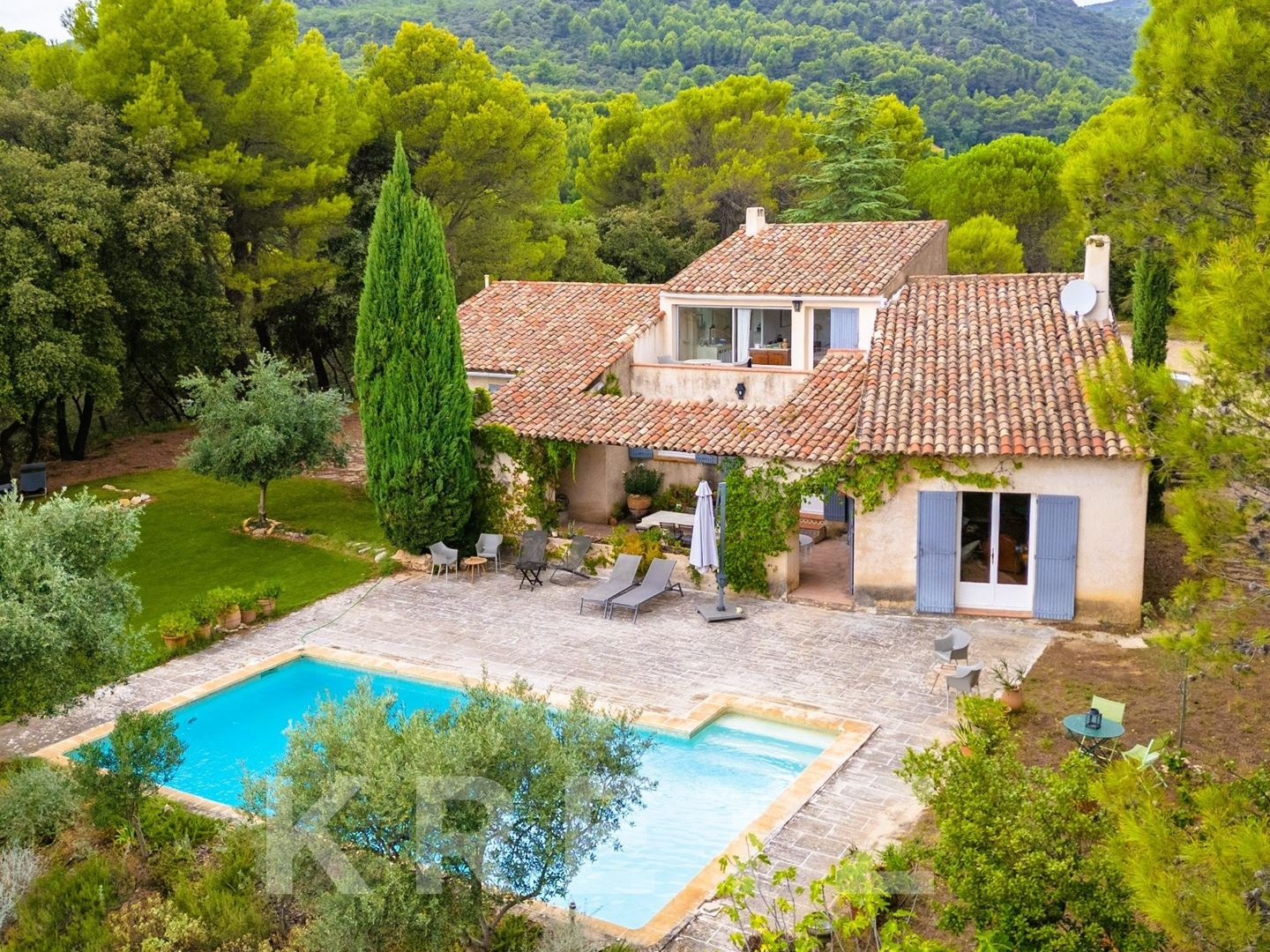 Maison à Lourmarin, l'horizon pour seul voisin