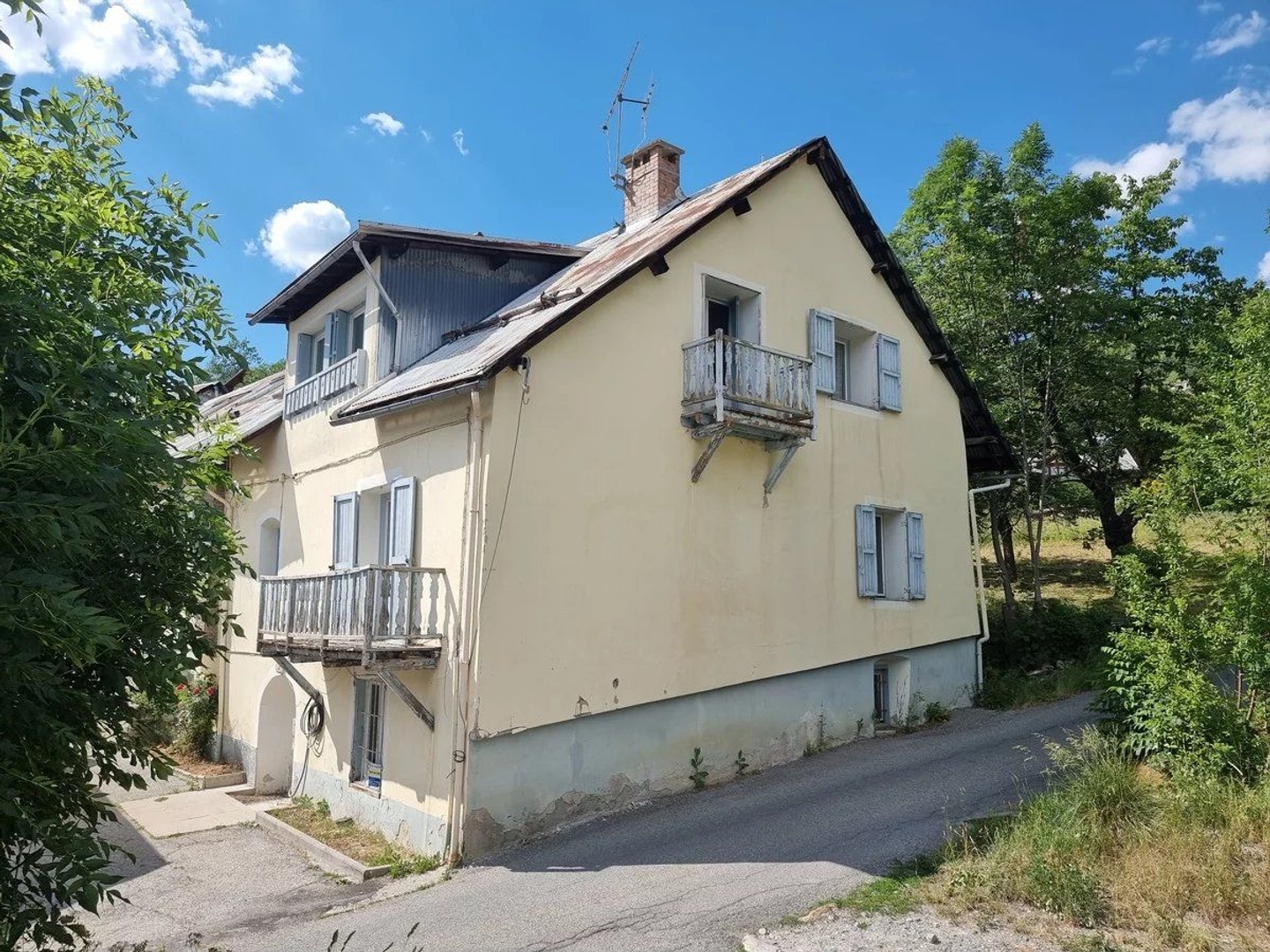 Maison à vendre - 7 pièces - 540m2 - Saint-Chaffrey (05330)