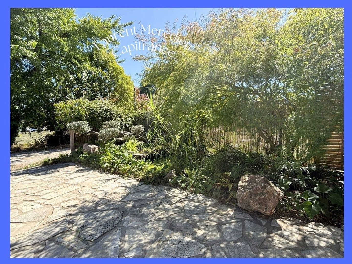 VAL-DE-VIRVÉE  Charmante maison rénovée avec jardin, au coeur du village