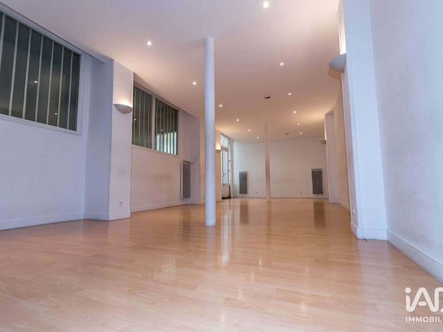 Immeuble commercial 1 pièce 136 m²