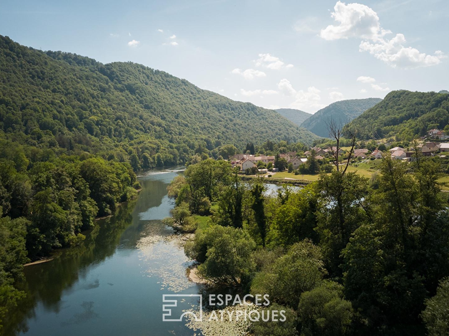 Maison à vendre - 12 pièces - 413m2 - Roche-Lez-Beaupré (25220)