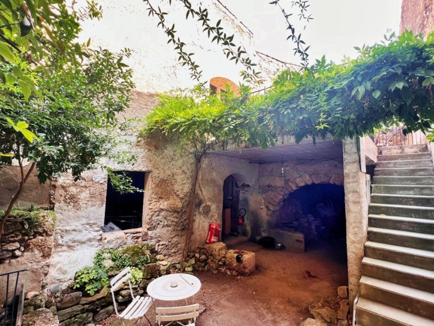 Vente Maison / Villa Cour + terrasse 207.00 m 2 FABREZAN (11200)