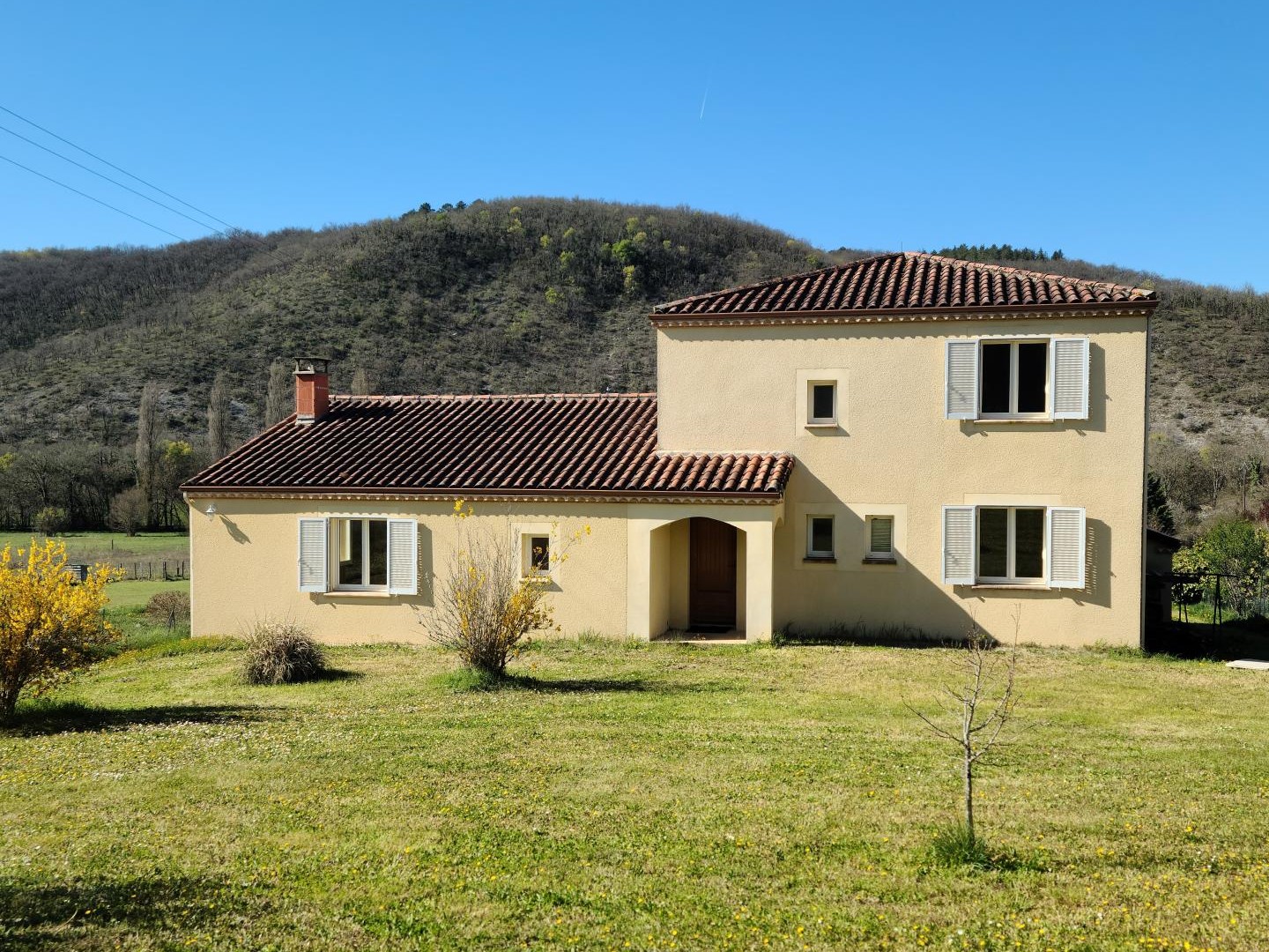 Maison 4 chambres. Piscine. Garage. Vue superbe.