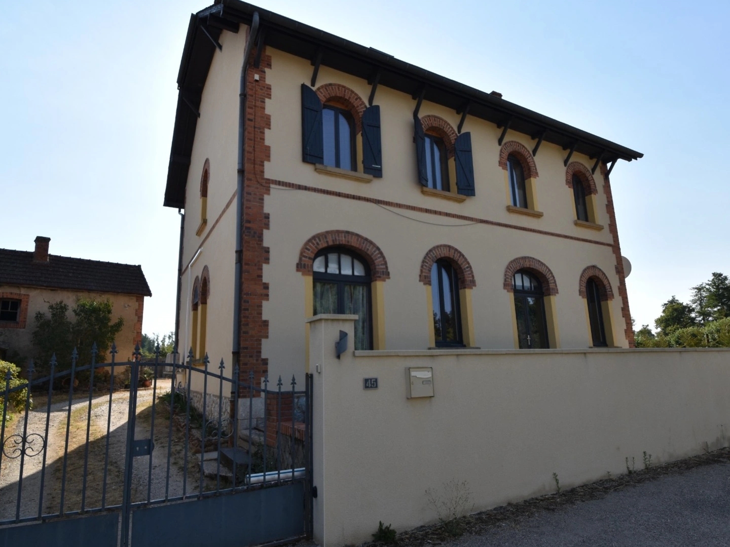 Maison 8 pièces 201 m²