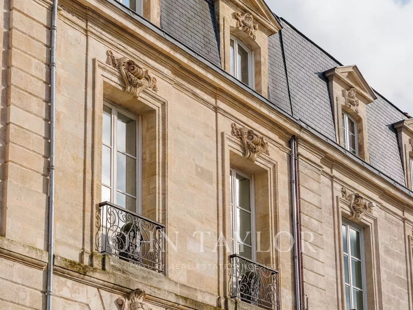 Élégant Appartement avec Vue Dégagée | Place Gambetta