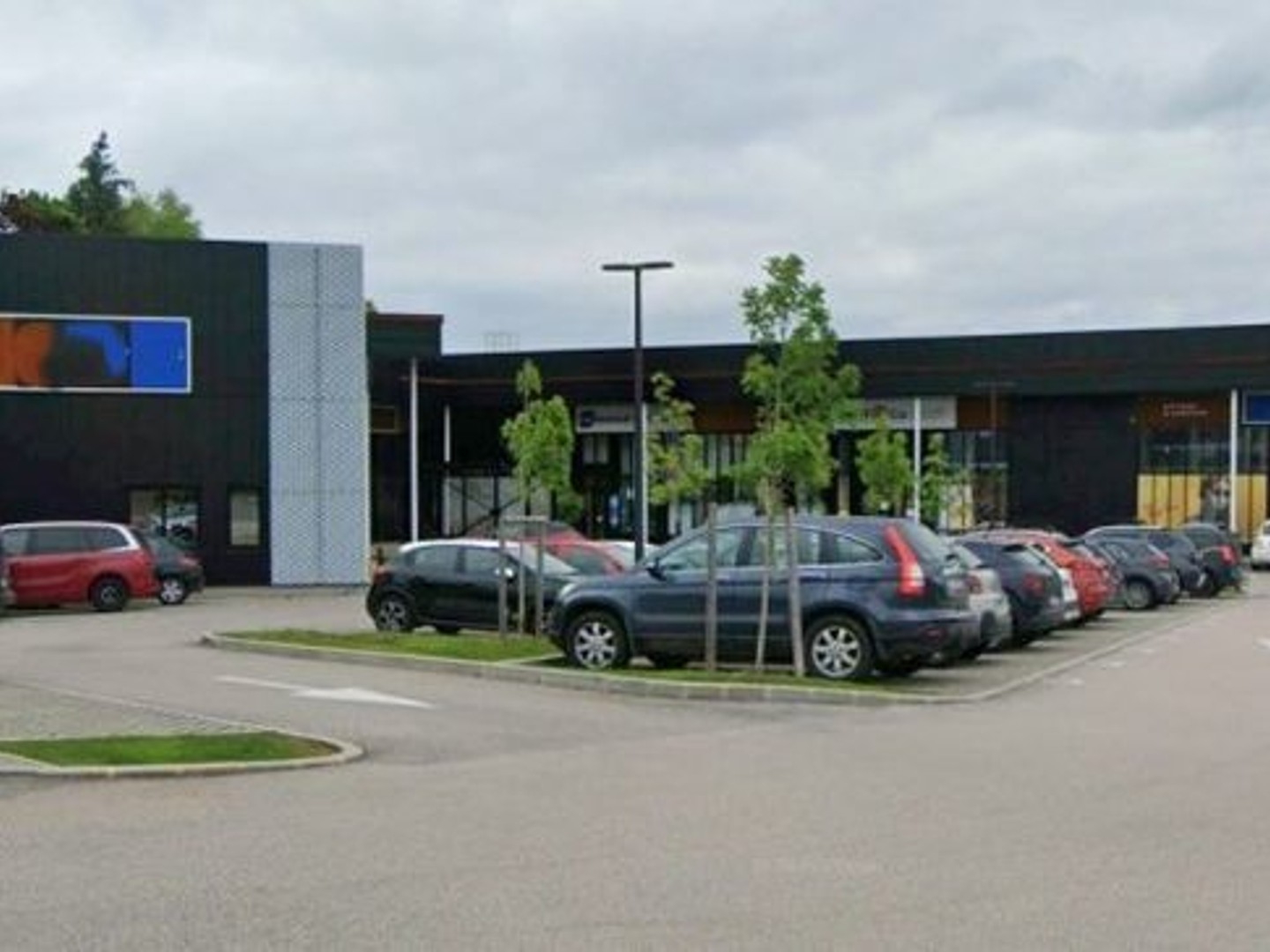 A VENDRE -CELLULE COMMERCIALE à VALDAHON