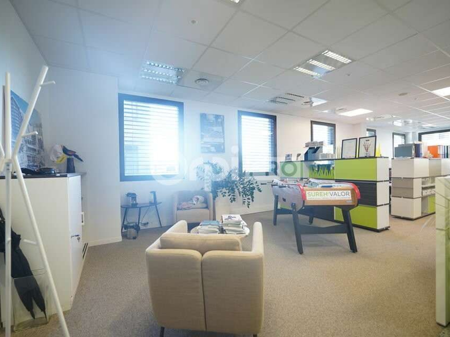 AV surfaces de 451,40m² à 809m² à Vénissieux