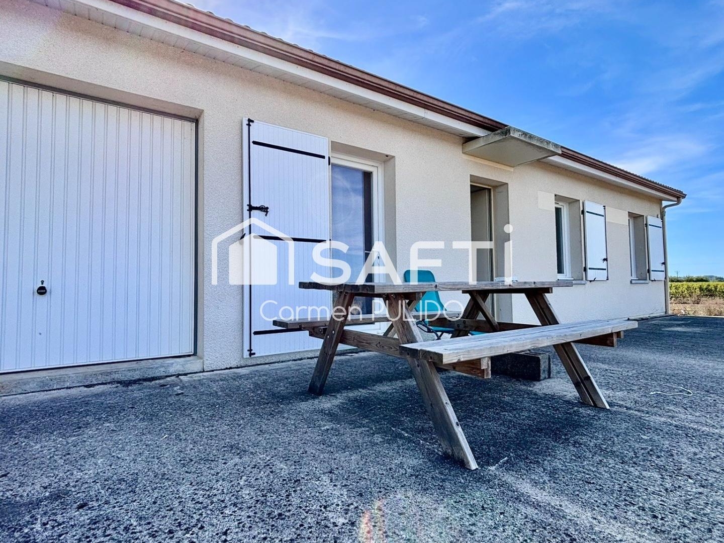 Maison contemporaine de 2015 : plain-pied, 3 chambres, garage à vélo, grand terrain dans un environnement paisible sans travaux !