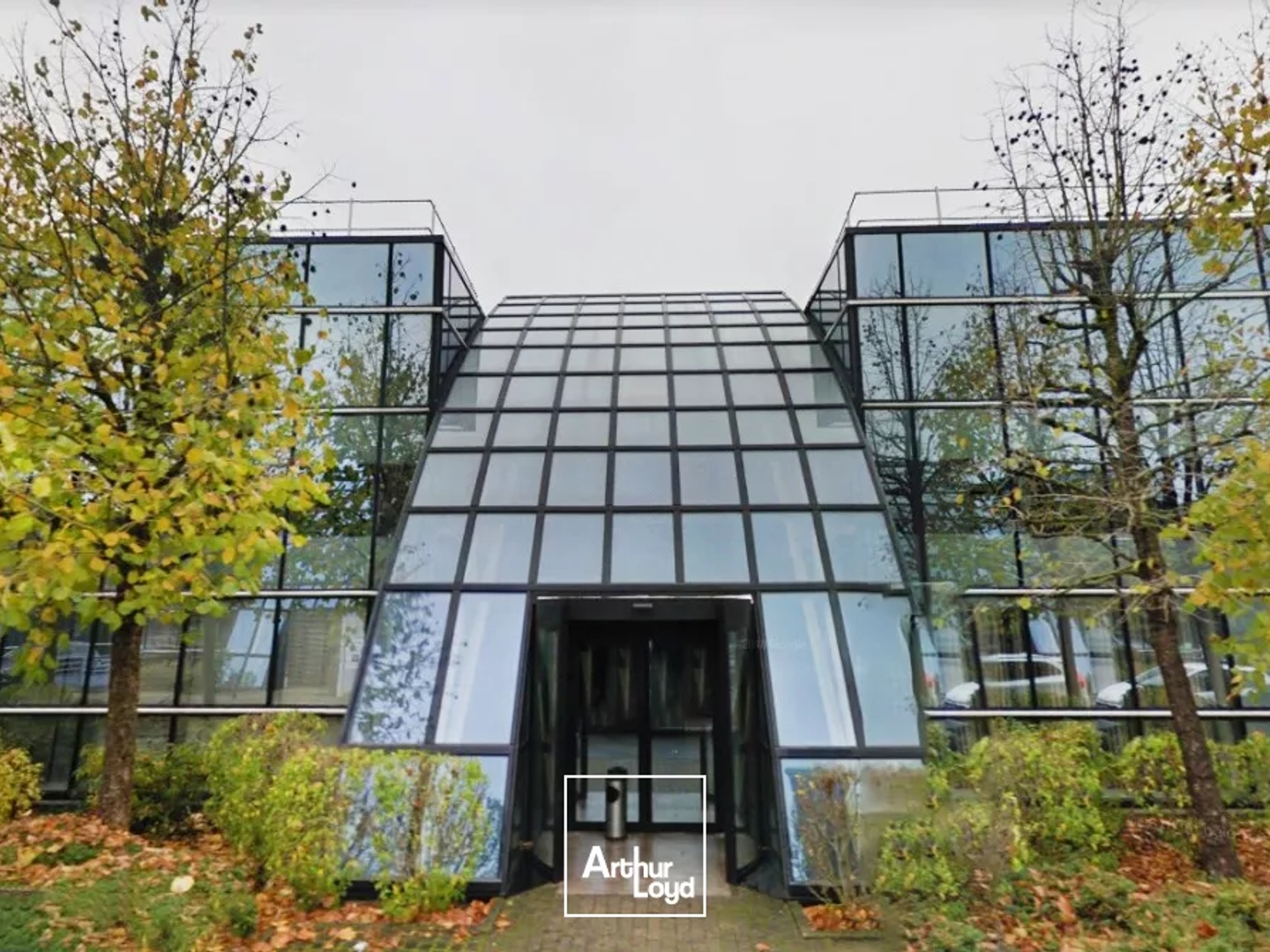 Bâtiment de bureaux à vendre à Roissy-en-France accès direct autoroutes