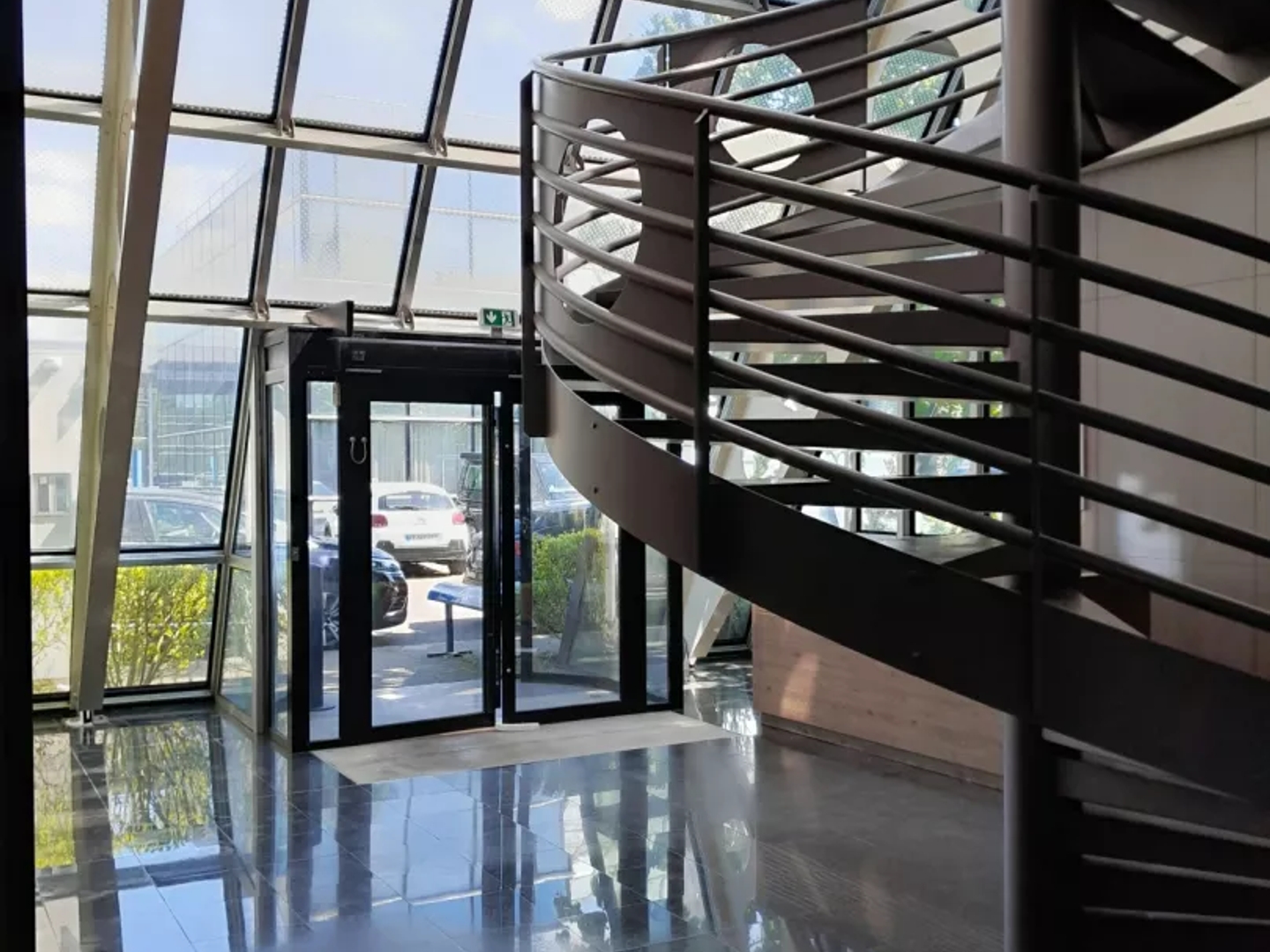 Bureaux à vendre - 1385m2 - Roissy-En-France (95700)