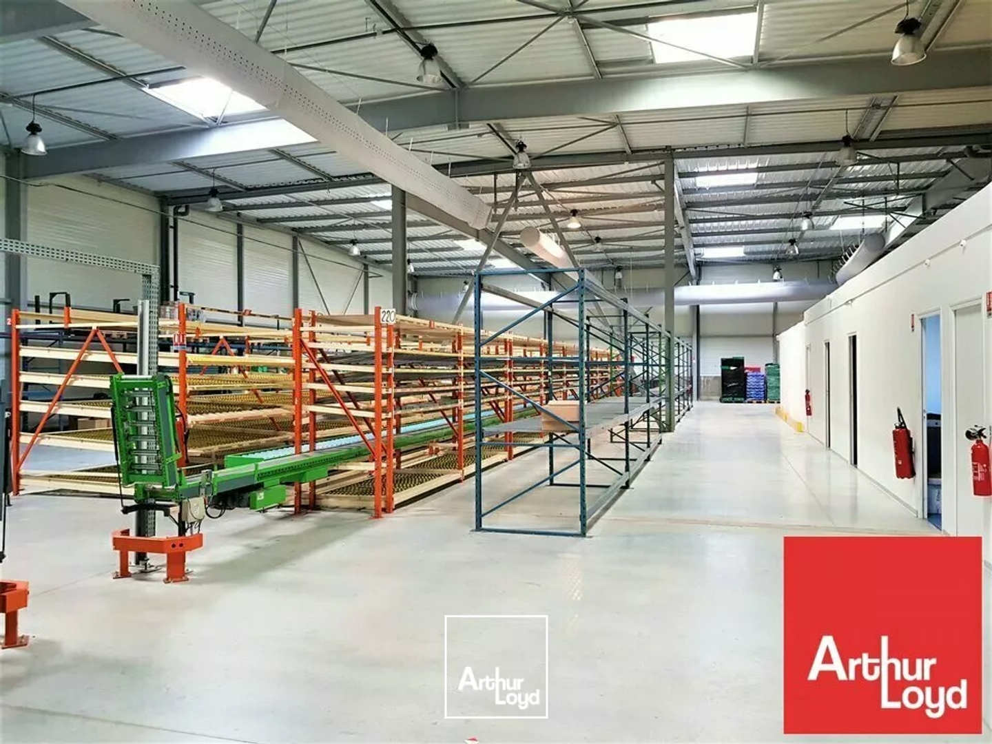 À VENDRE - LOCAL D'ACTIVITÉ DE 535M² - ZA CHASSENEUIL DU POITOU