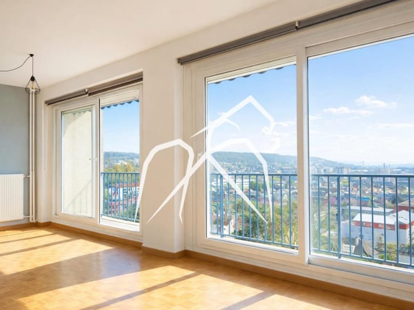 Exclusivité Trybe Immobilier - Appartement T3 de 70,23 m² avec balcon exposé plein sud, vue panoramique sans vis-à-vis, étage élevé, ascenseur, résidence sécurisée proposé à 125 000 €