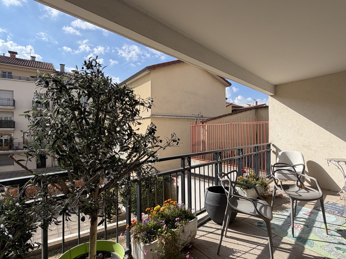 Très bel appartement traversant de 90m² dans résidence de standing avec terrasse de 20m² et 3 chambres - DPE C