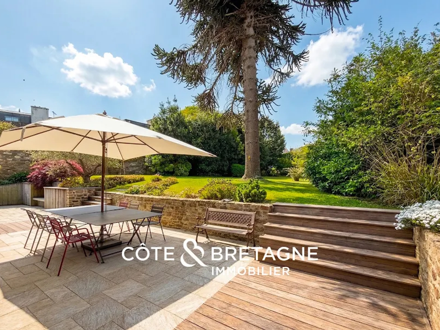 Maison 11 pièces 251 m²