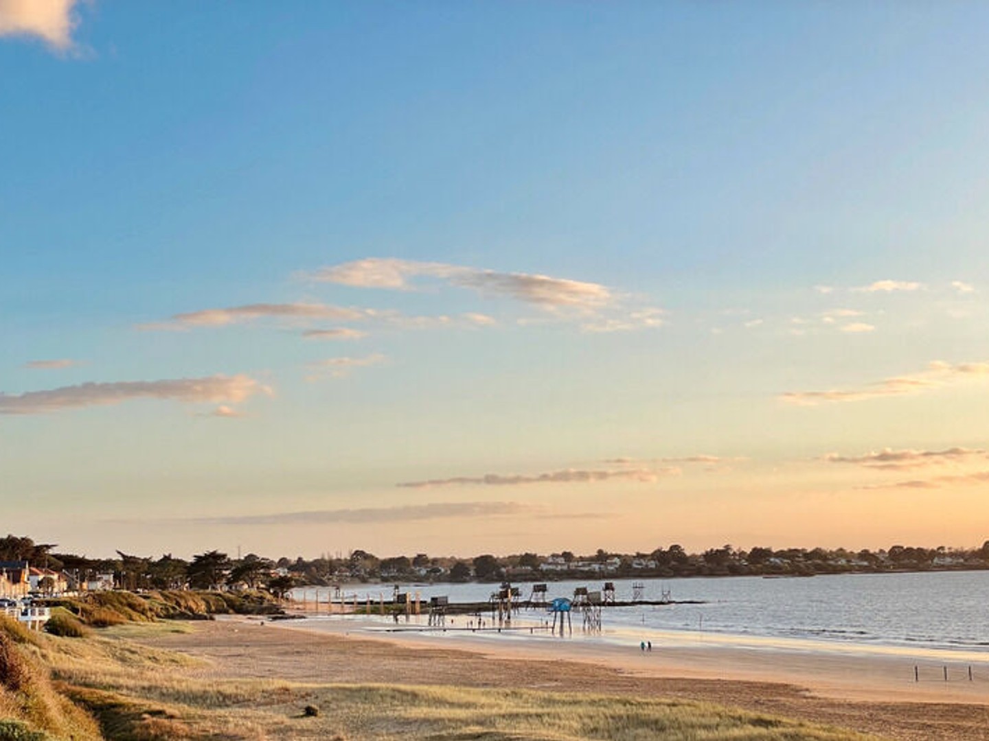 Propriete hotelière à vendre, 25 pièces proche de LA PLAINE SUR MER (44), terrasses, vue mer, potentiel, investissement, cote de jade, immeuble, boutique hotel, restaurant, café, belle époque