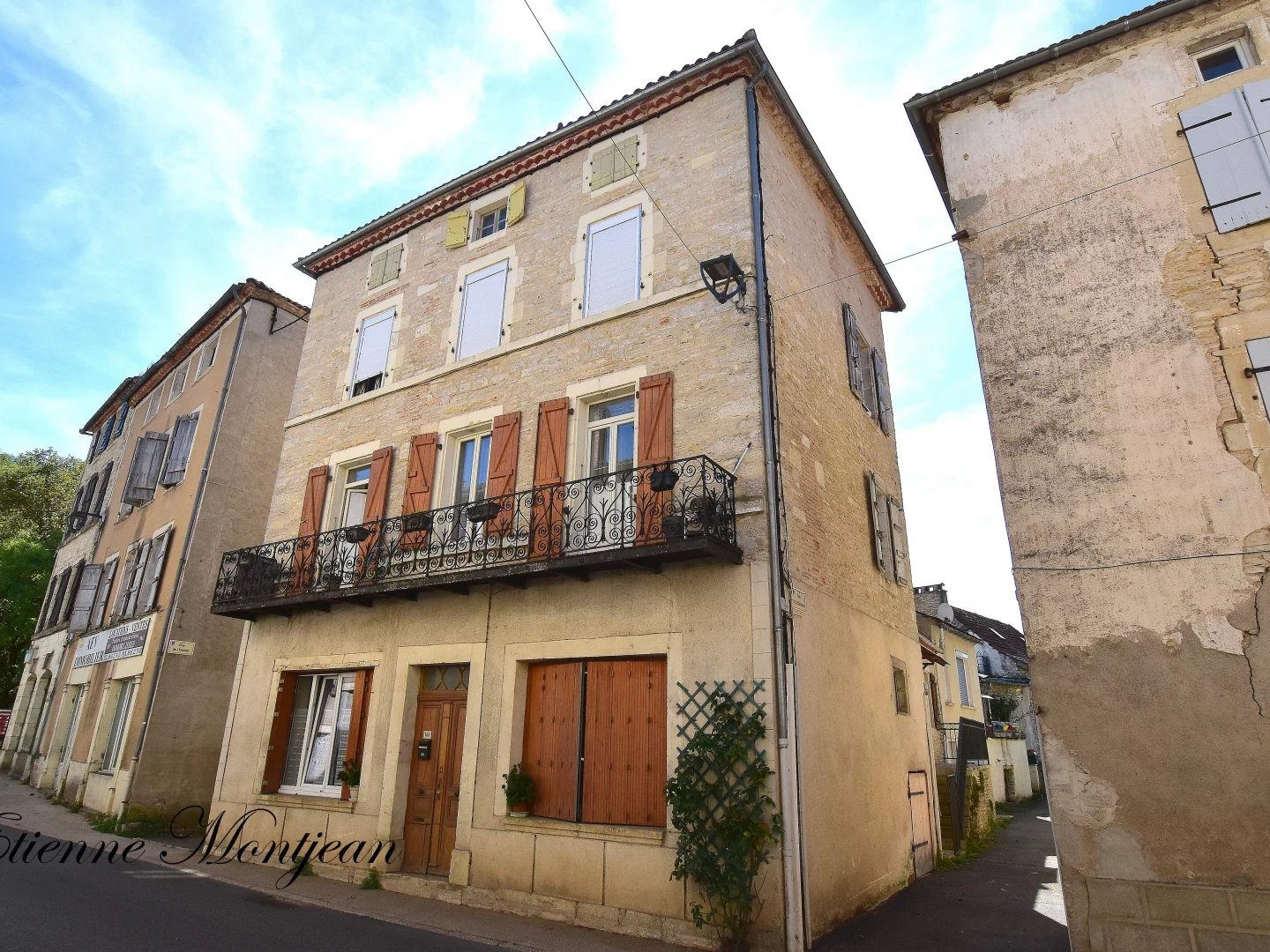 ENSEMBLE IMMOBILIER à Catus, 4 logements, 193 m² habitables, potentiel locatif 9.5 %