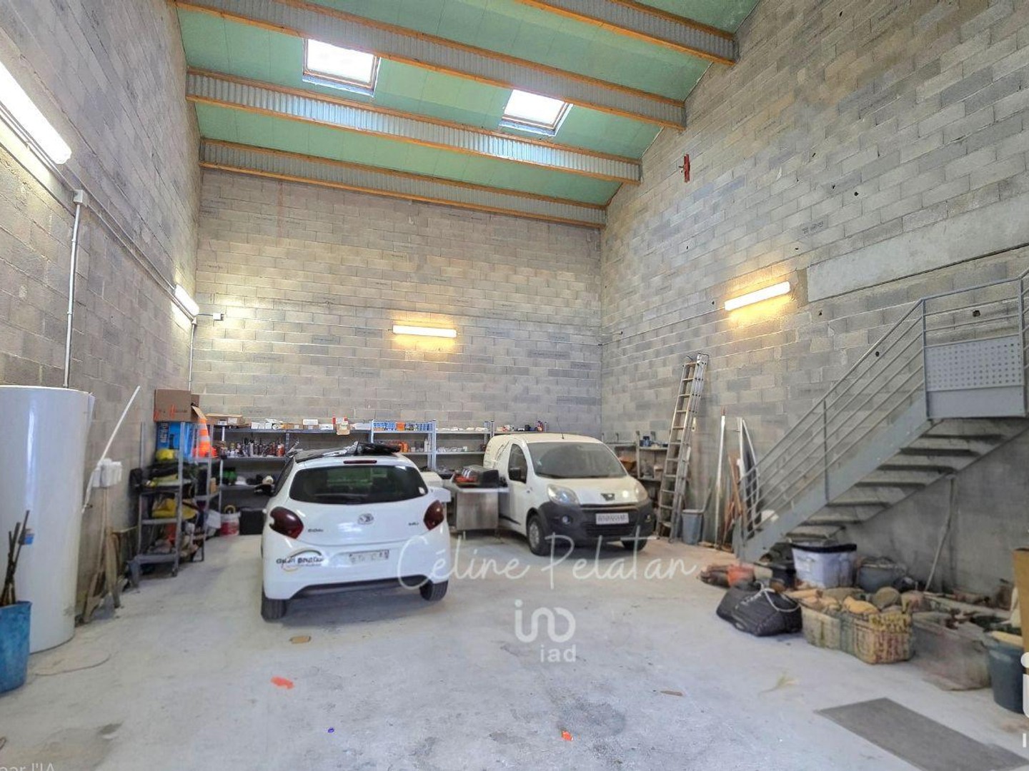 Immeuble commercial 140 m²