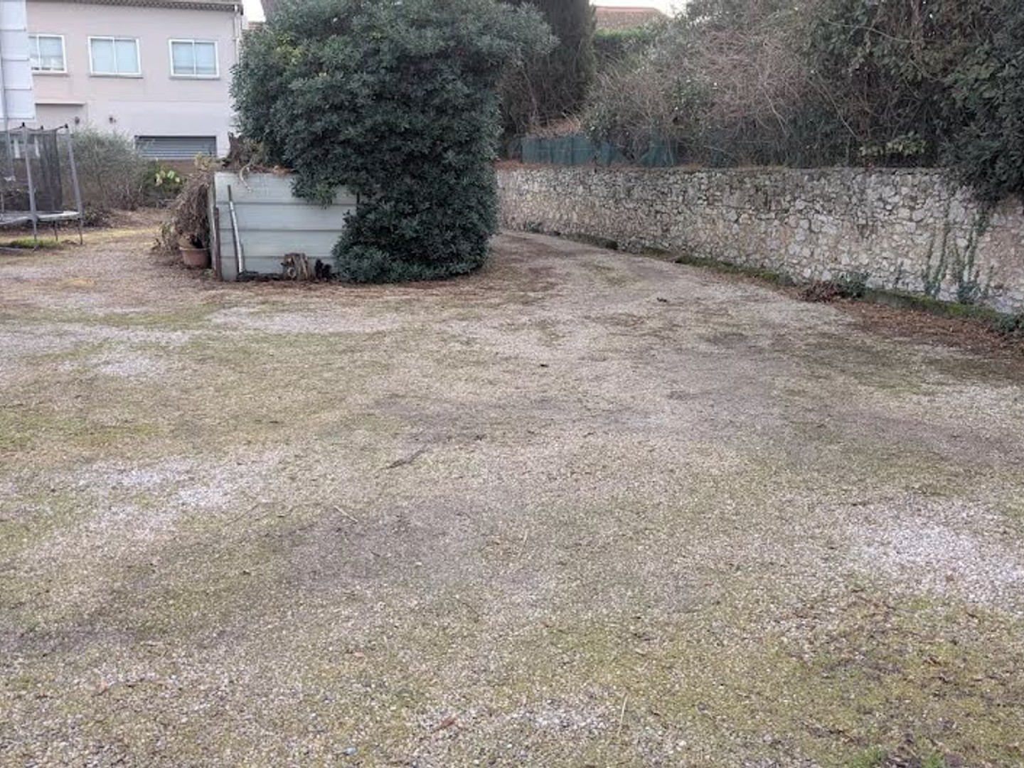 Terrain 900 m²