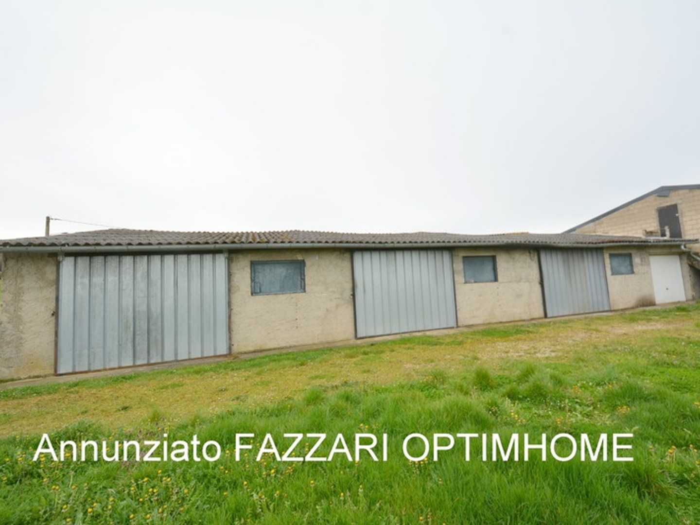 À vendre en exclusivité à Lion-devant-Dun, bâtiment à usage de garages et bureau, surface totale 282 m²!