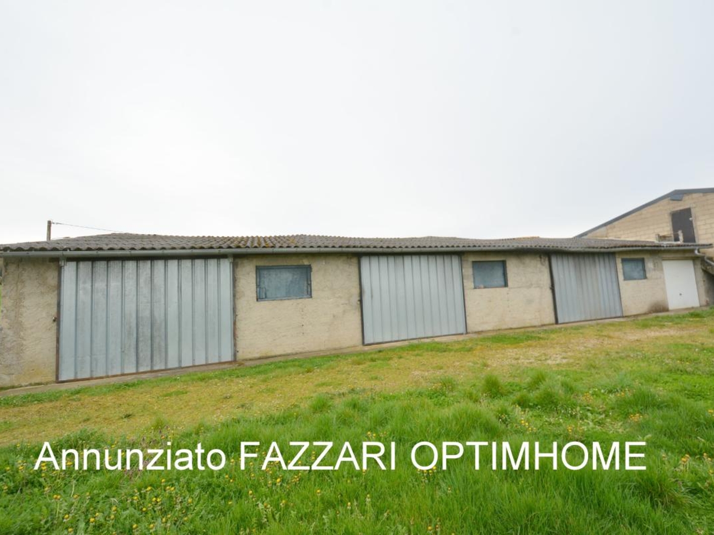 À vendre en exclusivité à Lion-devant-Dun, bâtiment à usage de garages et bureau, surface totale 282 m²!
