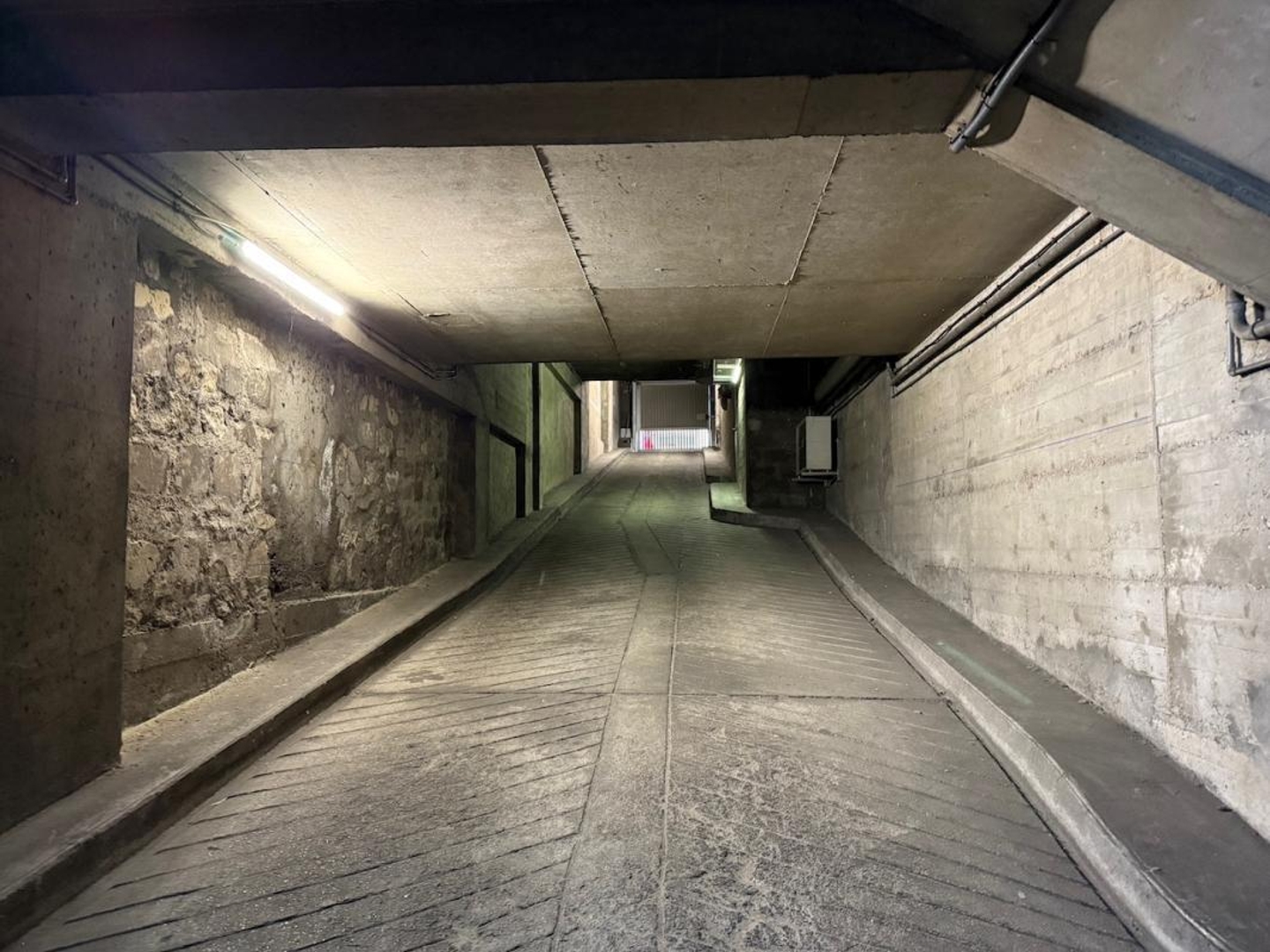 Parking / garage / box à vendre - 12m2 - Paris 16e (75016)