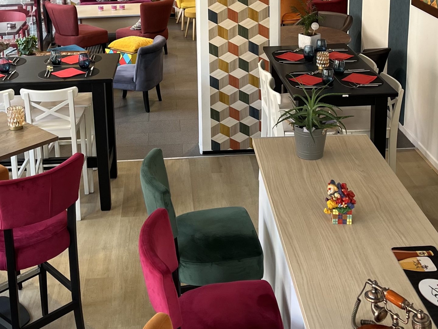 Établissement convivial avec activité Bar et Restauration
