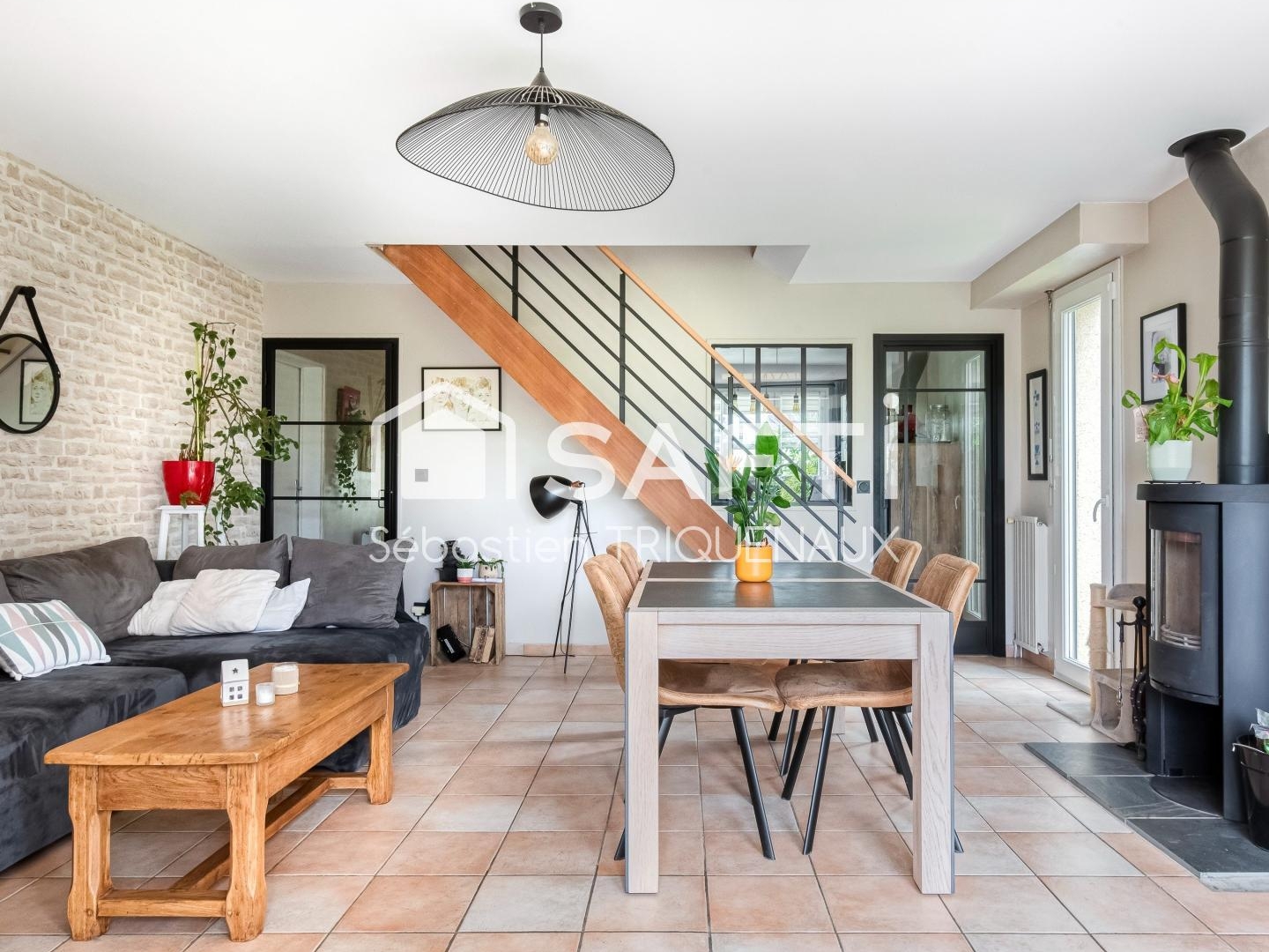 MAISON RENOVEE MONTREUIL JUIGNE, 4 CHAMBRES