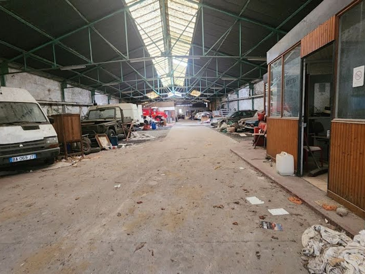 Local 1 pièce 1060 m²