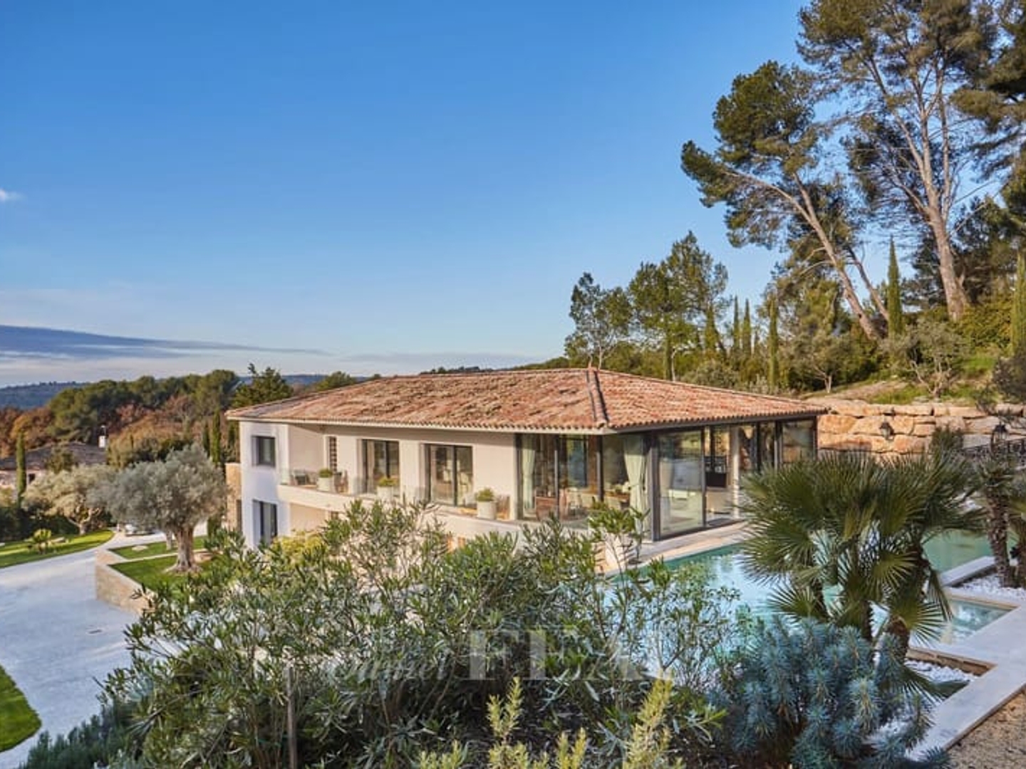 Maison à vendre - 7 pièces - 300m2 - Aix-En-Provence (13100)