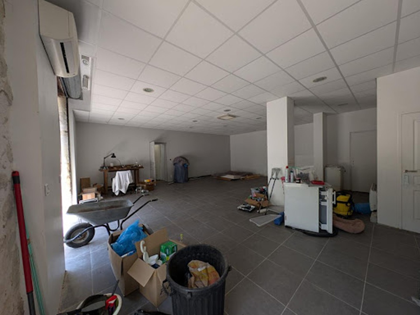 Local commercial 1 pièce 161 m²