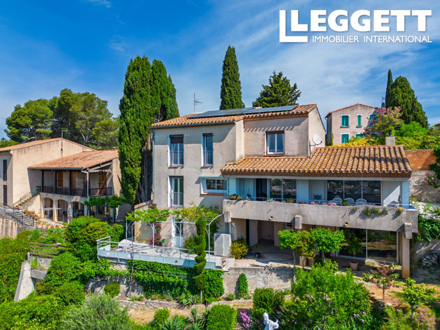 Villa d?architecte moderne avec jardin méditerranéen, vue panoramique sur Carcassonne et suite indépendante