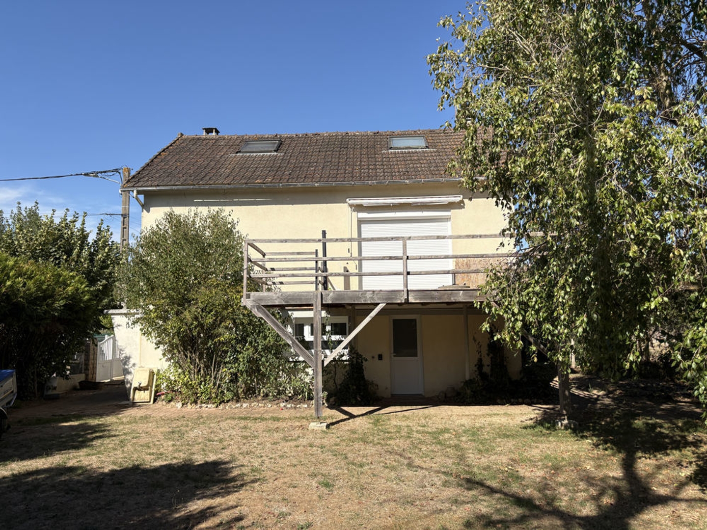 MAISON DANS COMMUNE RECHERCHEE 10 MINUTES AU SUD DE SENS