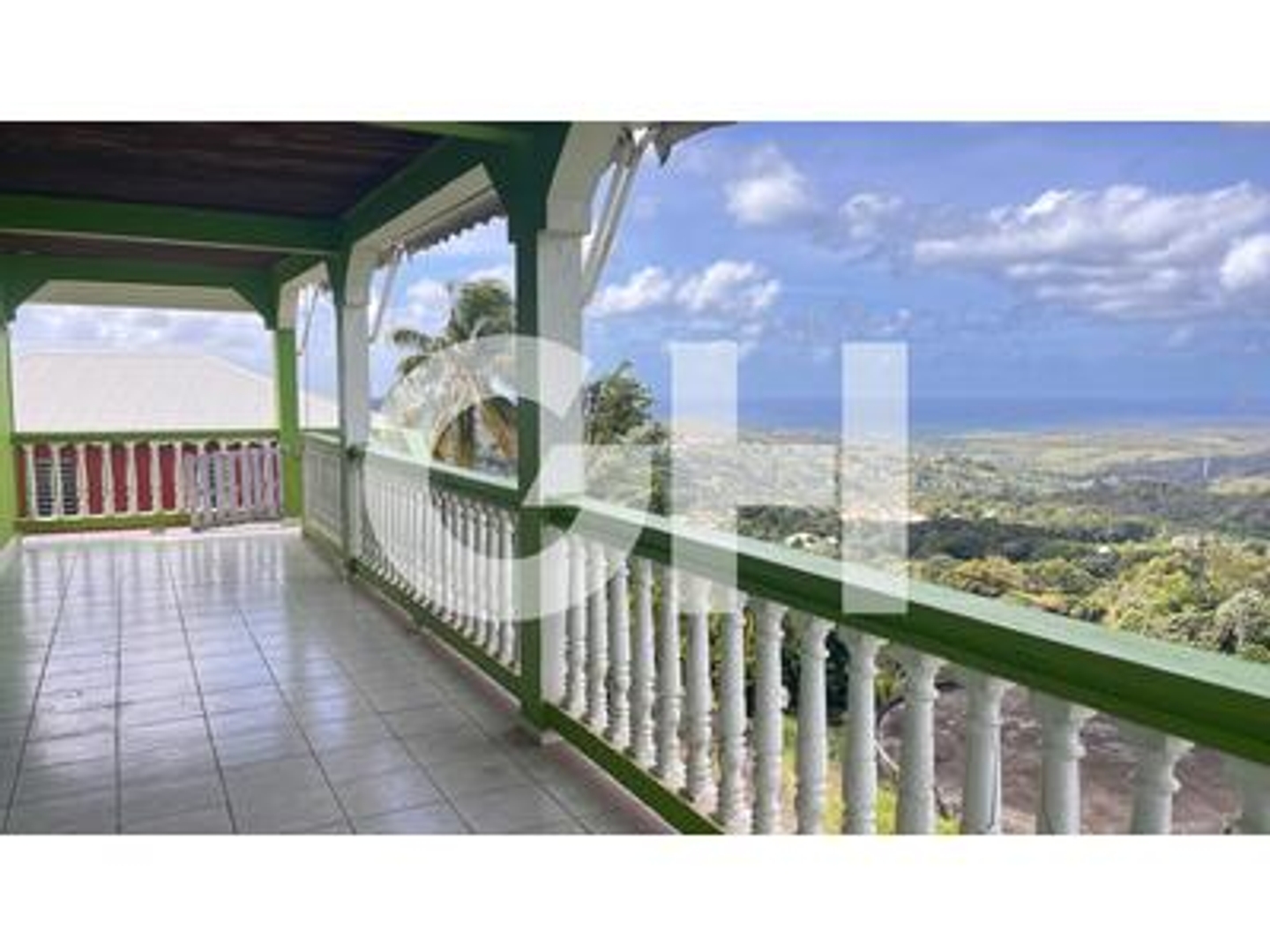 Maison Rivière-Salée offrant une vue imprenable sur la mer et le rocher du Diama