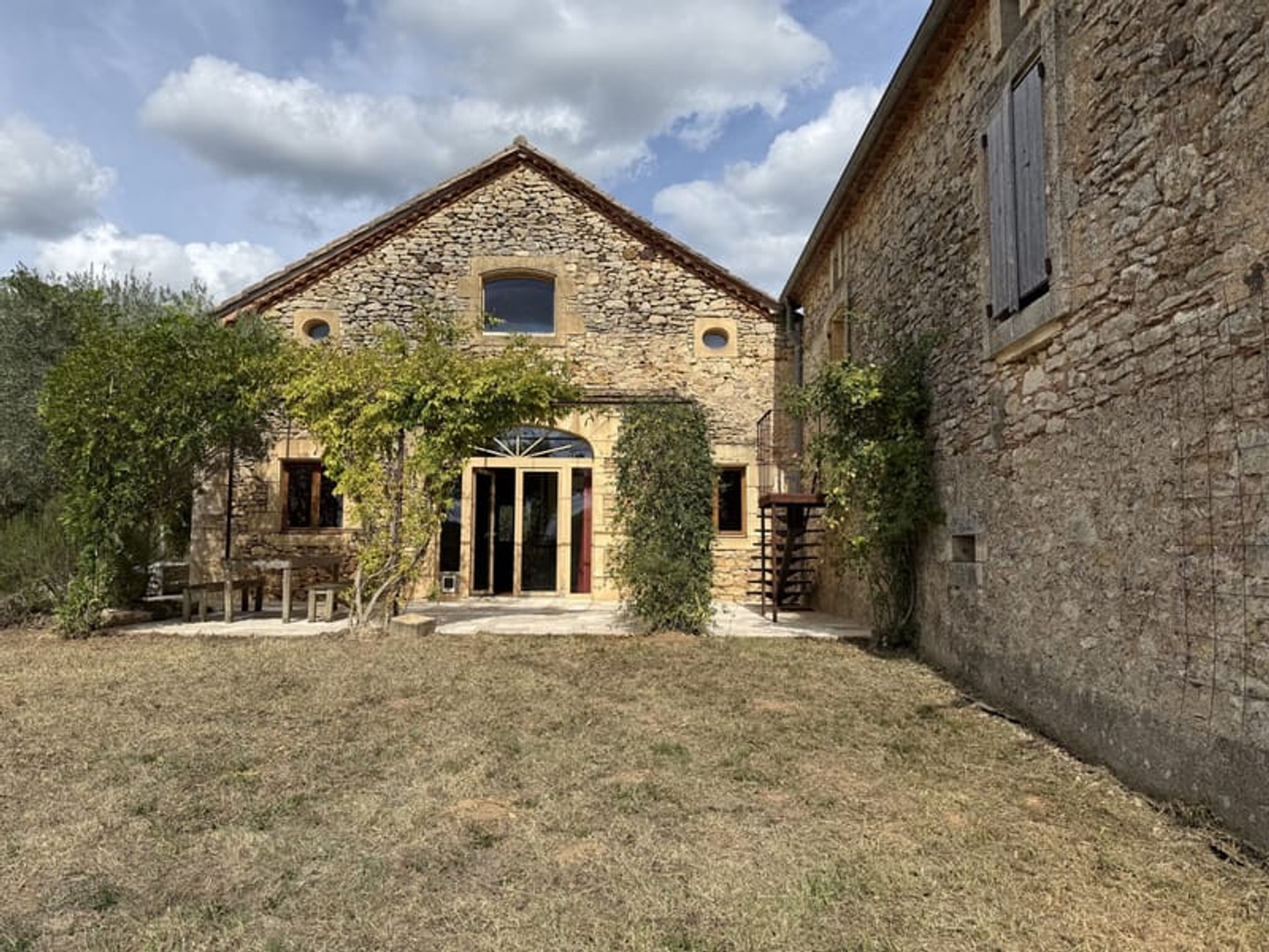 CUZORN, dans les côteaux, bel ensemble immobilier en pierre,