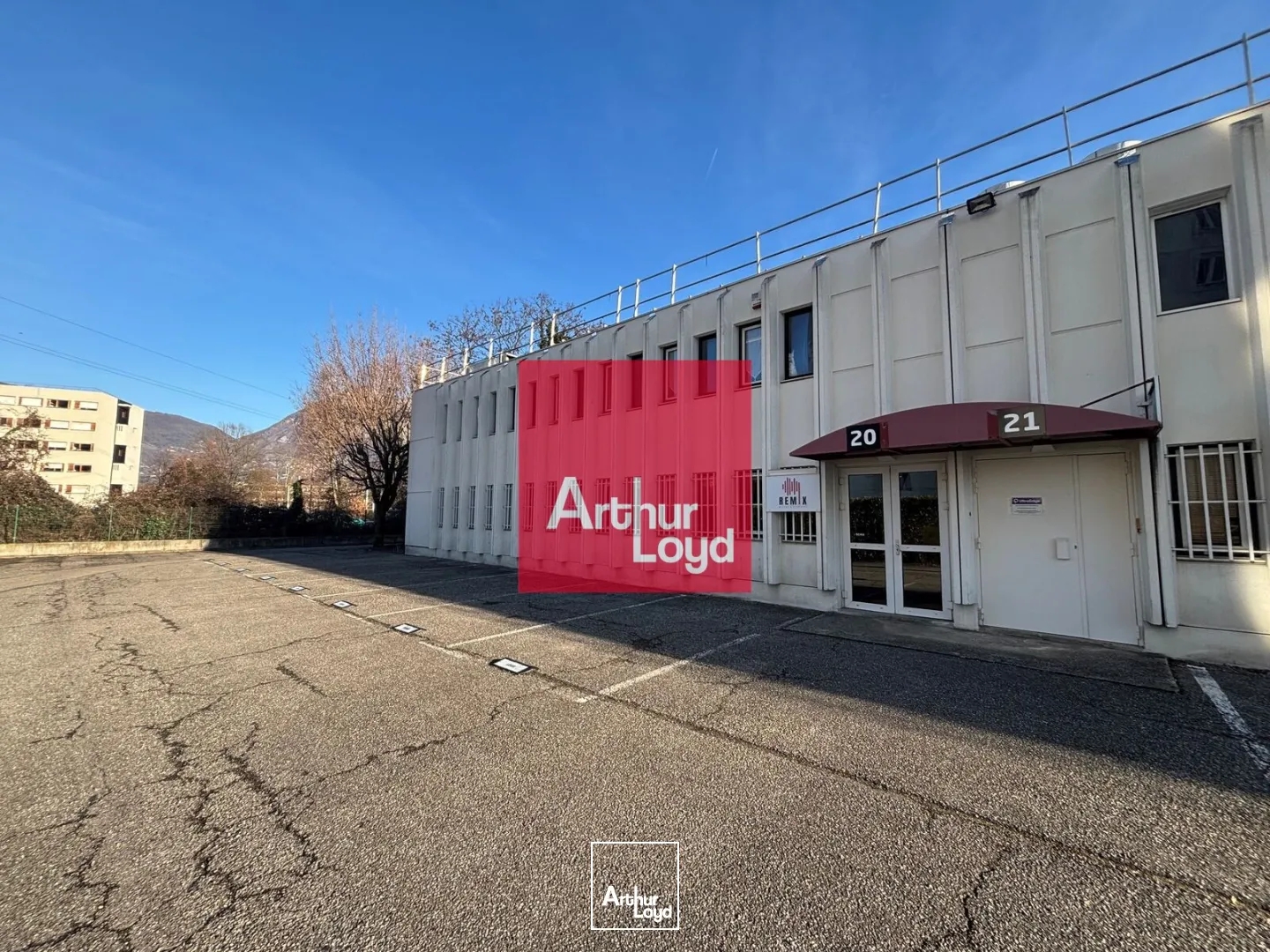 Bureaux à vendre à Saint-Martin-d'Hères 197m² avec parking privatif