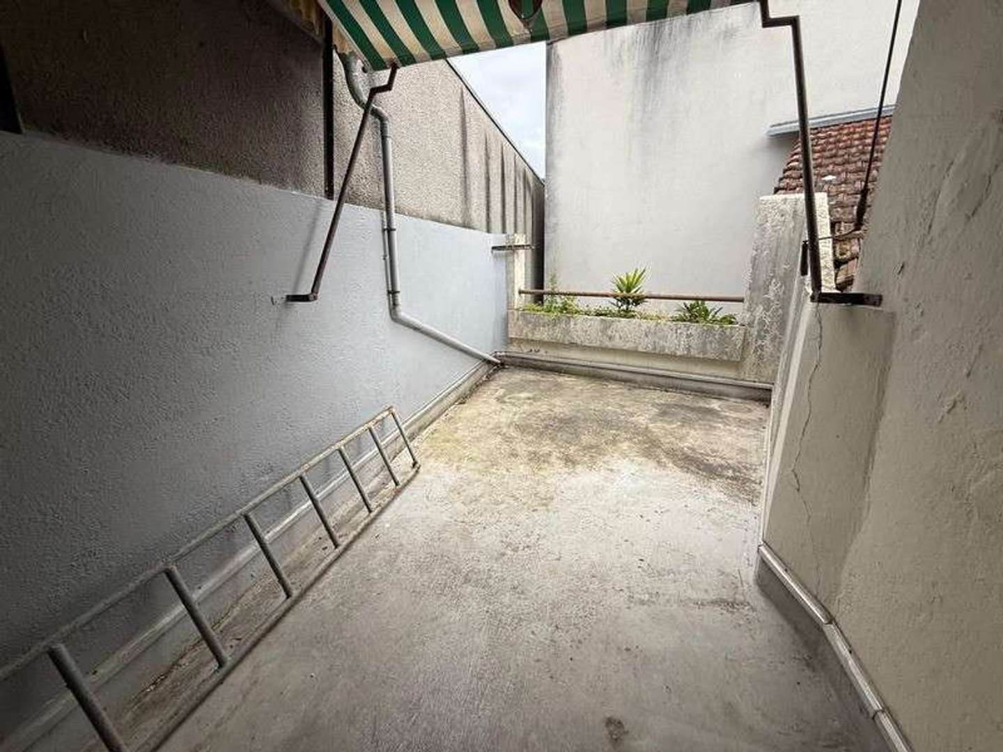 AV entrepôts aménagés 200m² en centre de Lourdes